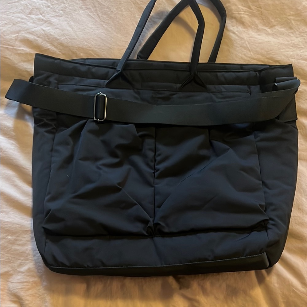 uniqlo:c 2 way utility bag